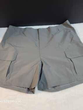 Men's Cargo Shorts in Light Gray with Utility Pockets